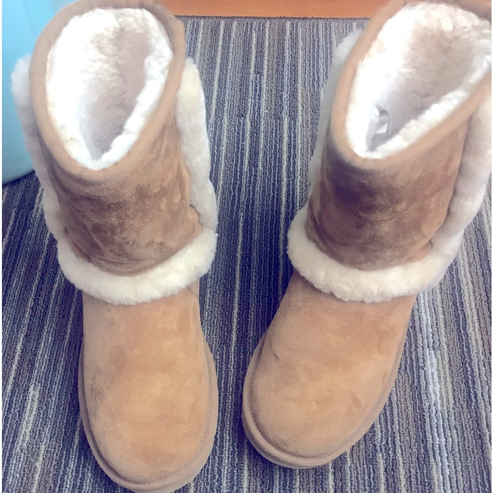 Uggs sunburst size 6 brand new